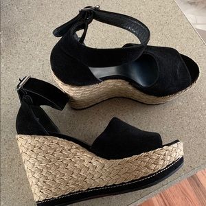 Woman’s New Stuart Weitzman sandals
